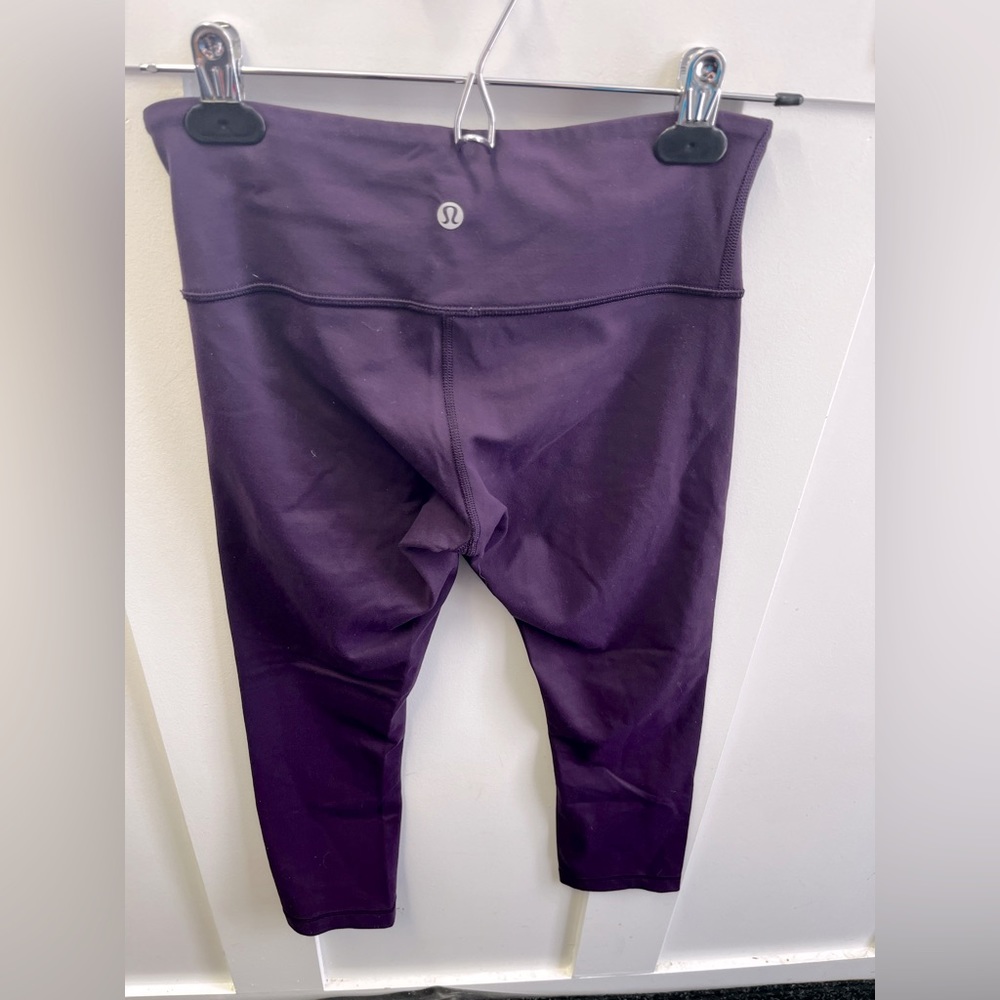 ⬇️$45 Lululemon purple capri‎ leggings size 4